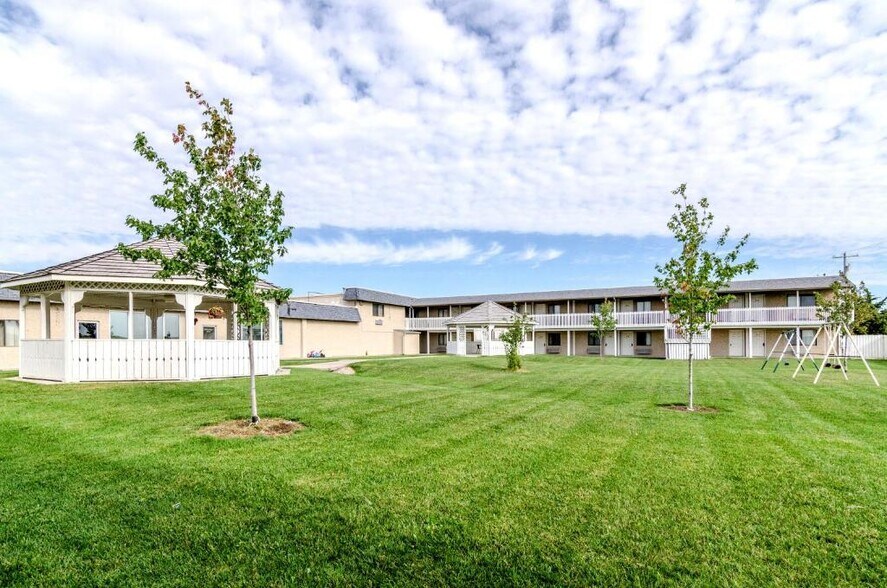 More Photos Of 4817 S Lincoln Ave, York Hotel For Sale