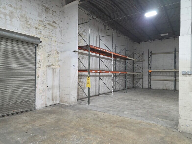 More Photos Of 3661 S Pine Ave, Ocala Flex For Lease