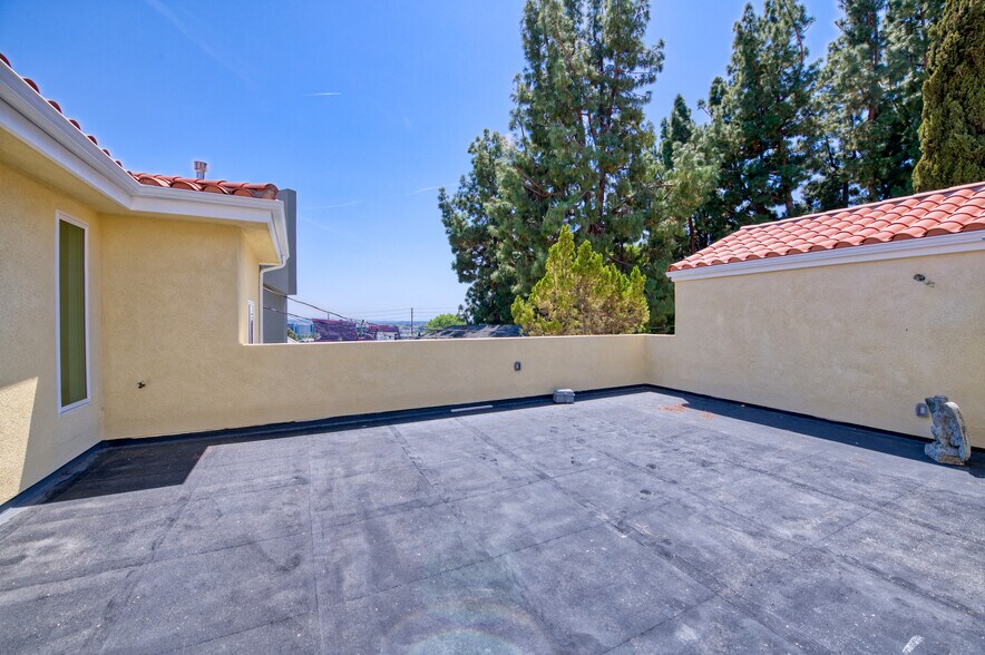 More Photos Of 1112 N Sherbourne Dr, West Hollywood Loft Creative Space For Lease