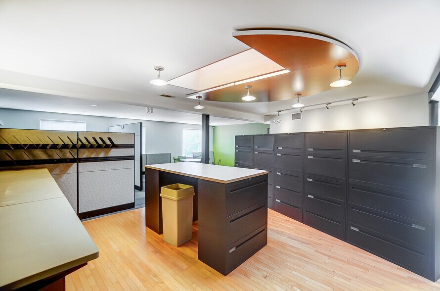 More Photos Of 3925-3927 Brotherton Rd, Cincinnati Office For Sale