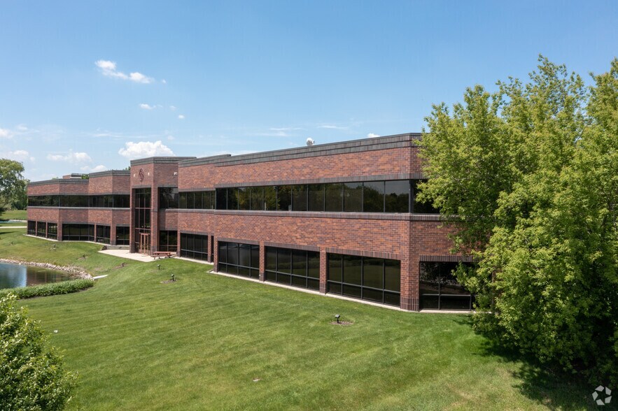 More Photos Of 300 N Patrick Blvd, Brookfield Office For Lease