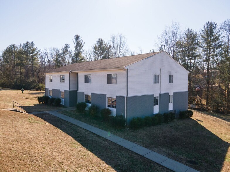 More Photos Of 1351 Avondale Dr, Clarksville Apartments For Sale