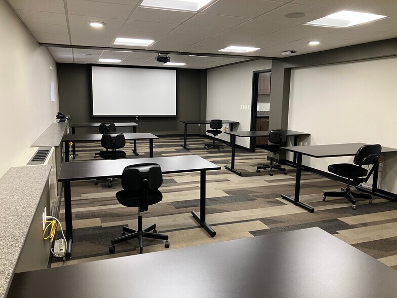 More Photos Of 101 W Coates St, Moberly Office For Lease