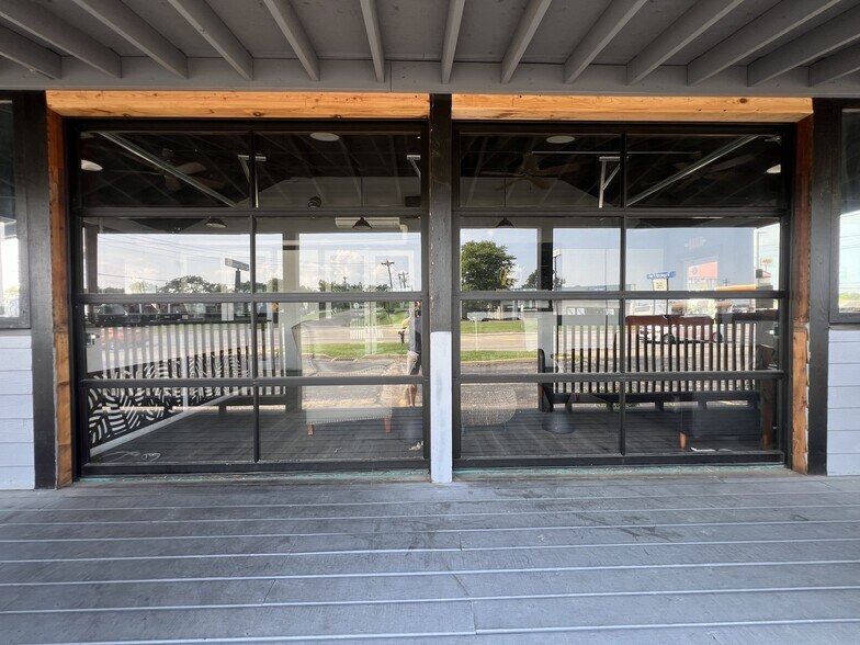 More Photos Of 2343 E Sharon Rd, Cincinnati Restaurant For Sale