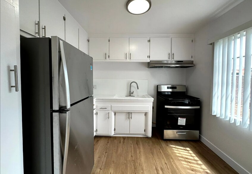 More Photos Of 233 N Hollywood Way, Burbank Apartments For Sale