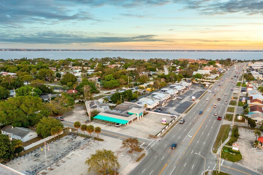 More Photos Of 525 N Harbor City Blvd, Melbourne Office For Sale