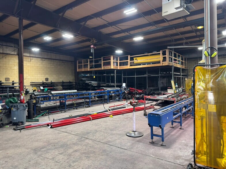 More Photos Of 101 Bidwell Rd, South Windsor Warehouse For Lease