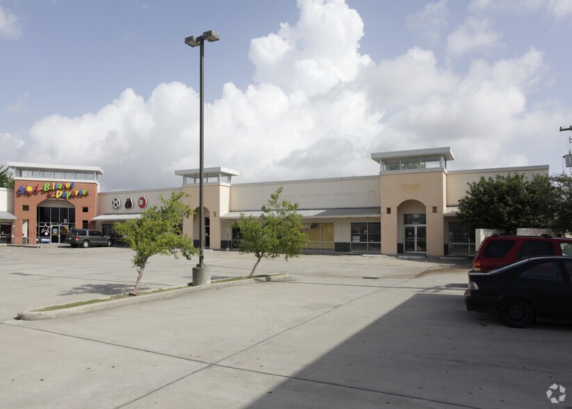 More Photos Of 5920 Bellaire Blvd, Houston Unknown For Lease