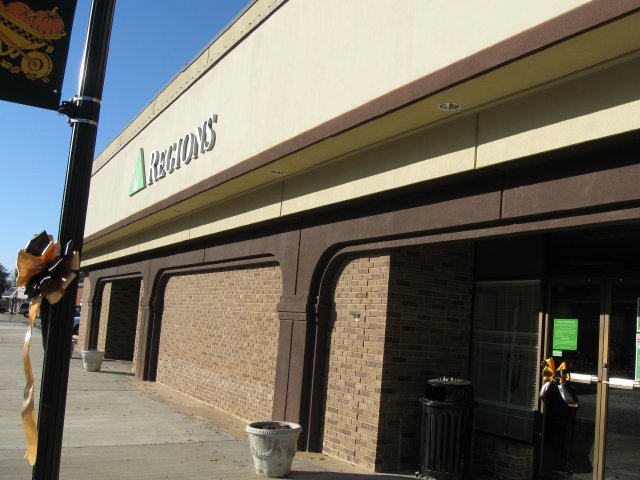 More Photos Of 110 W Main St, Centre Office For Lease