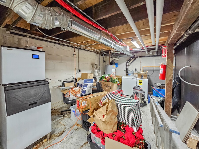 More Photos Of 3207 Leavenworth St, Omaha Bar For Sale