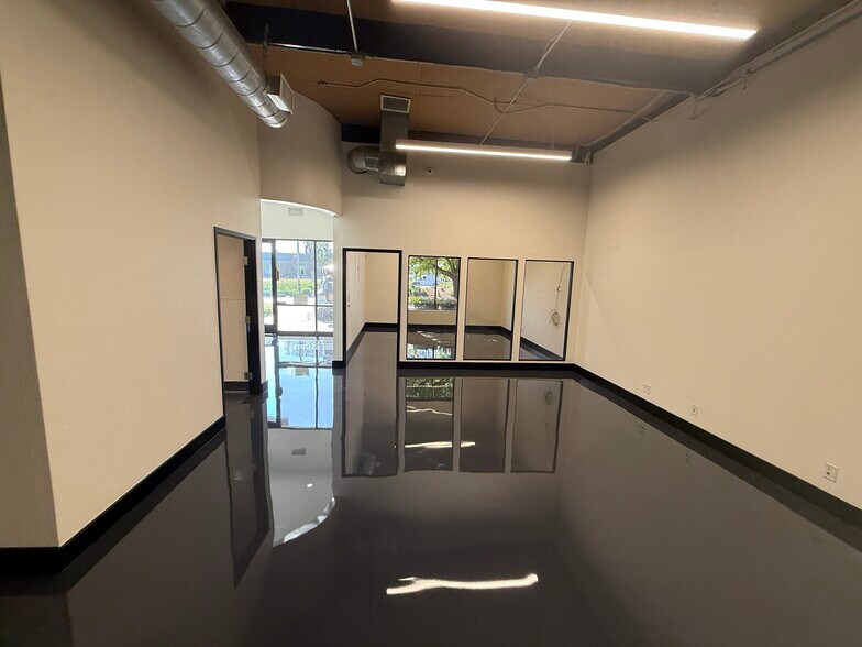 More Photos Of 3187 Airway Ave, Costa Mesa Light Distribution For Lease