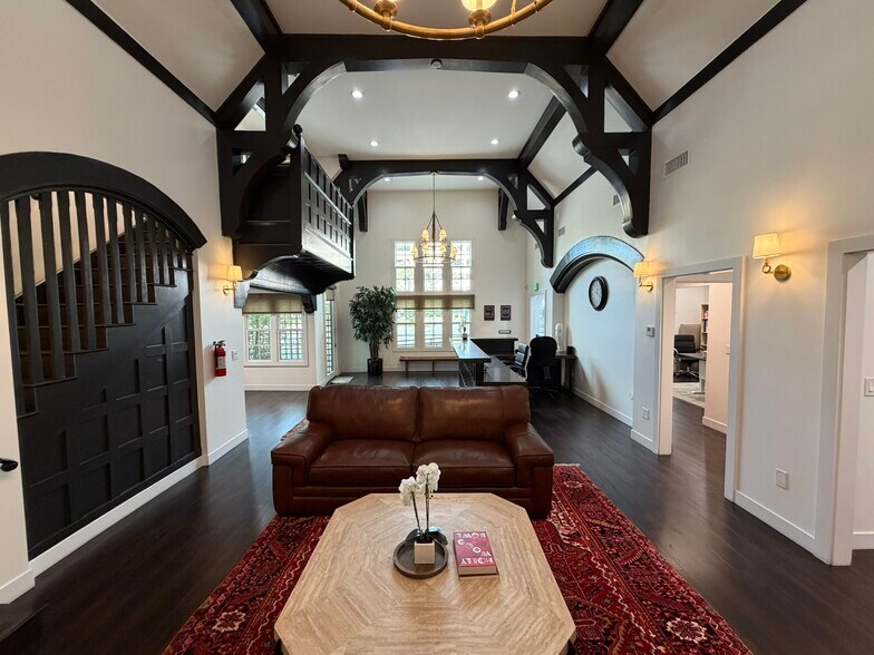 More Photos Of 390 E Walnut St, Pasadena Office For Sale