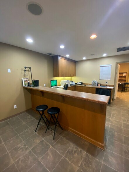 More Photos Of 1370 Smith St NE, Salem Service For Sale