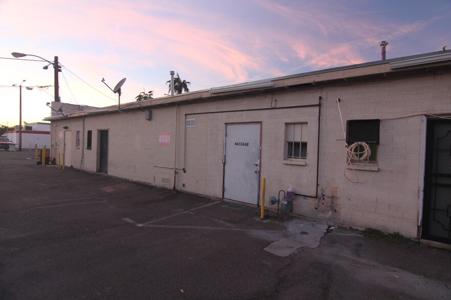 More Photos Of 5409-5415 W Glendale Ave, Glendale Freestanding For Sale