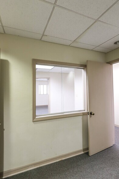 More Photos Of 200-204 W University Ave, Gainesville Office For Lease