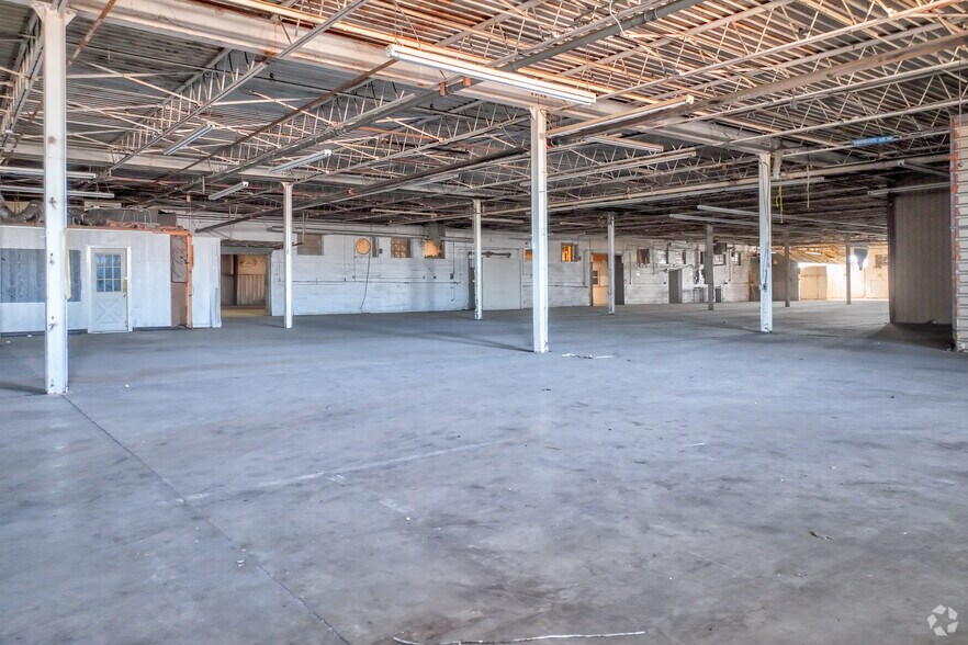 More Photos Of 912 N Beverly Dr, Wichita Falls Warehouse For Lease