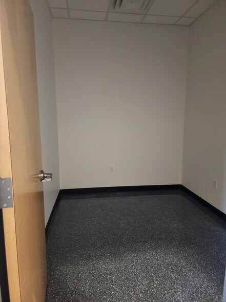 More Photos Of 2221 W Pecos Rd, Chandler Warehouse For Lease