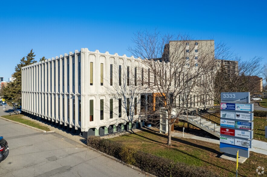 Primary Photo Of 3333 Boul du Souvenir, Laval Medical For Sale