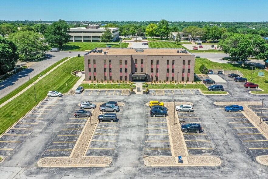 More Photos Of 2910 Westown Pky, West Des Moines Office For Lease