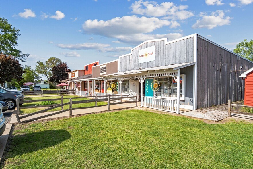 More Photos Of 1415-1427 S Milford Rd, Highland Township Storefront For Lease