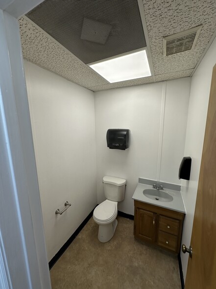 More Photos Of 1620 Dean Forest Rd, Savannah Flex For Lease