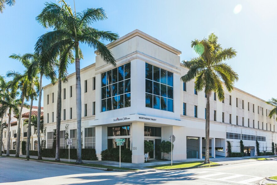 More Photos Of 250 Royal Palm Way, Palm Beach Office For Lease