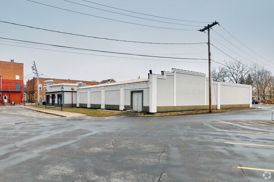 Primary Photo Of 3156 State St, Caledonia Bowling Alley For Sale