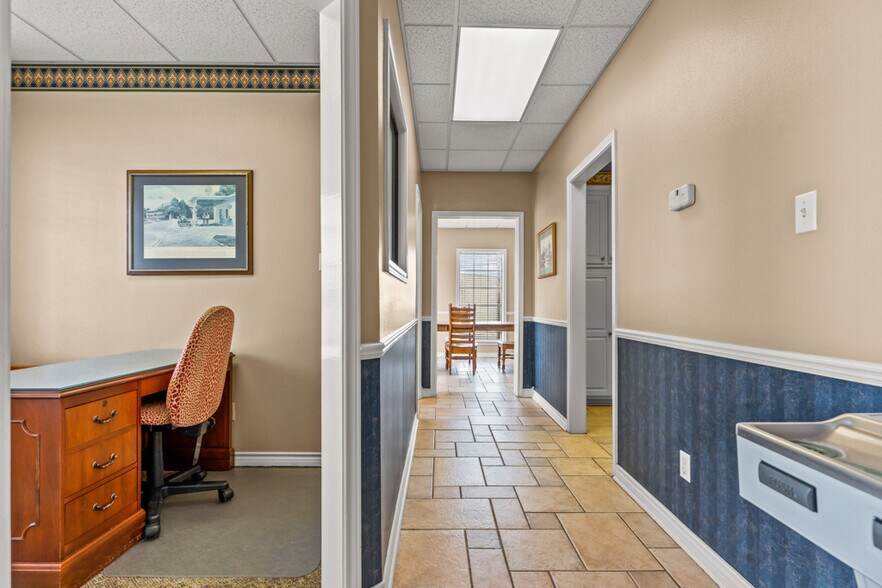 More Photos Of 112 US Highway 271 N, Gilmer Office For Lease