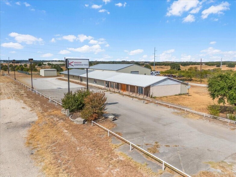 More Photos Of 3206 W Us Highway 377, Granbury Flex For Sale