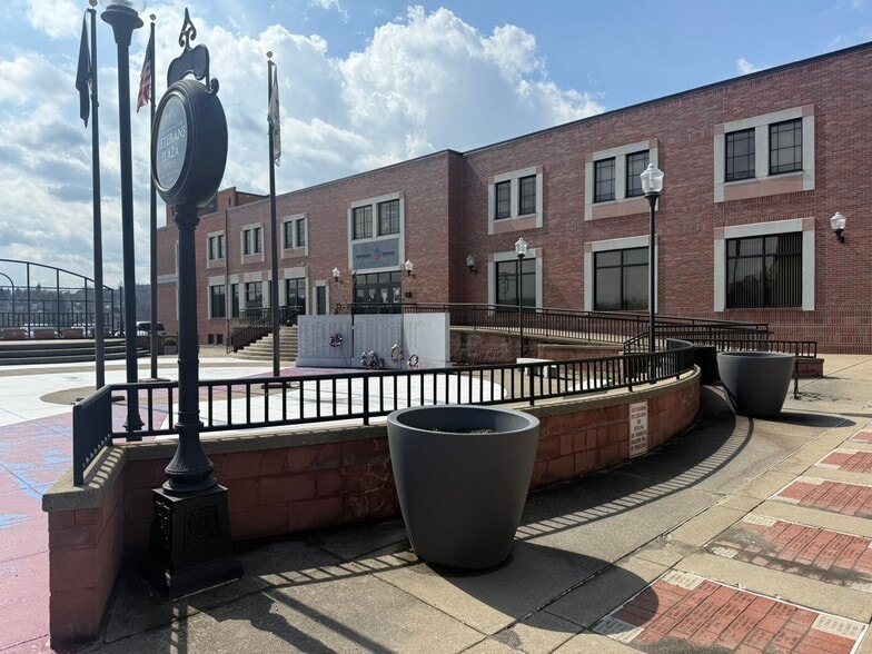 Primary Photo Of 320 Adams St, Fairmont Medical For Lease