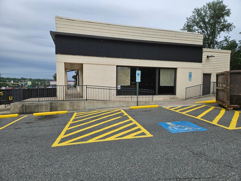 More Photos Of 17360 Dumfries Rd, Dumfries Restaurant For Lease