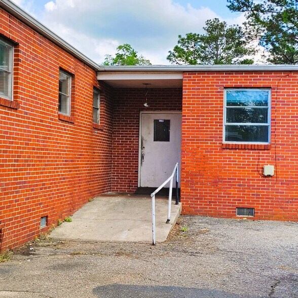 More Photos Of 102 W Market St, Timmonsville Medical For Sale