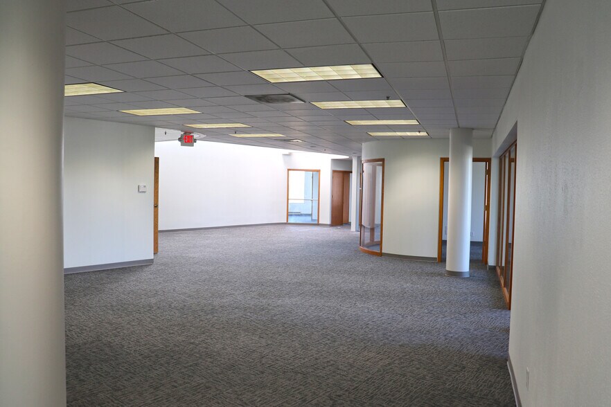 More Photos Of 11100 Linpage Pl, Saint Louis Self Storage For Lease