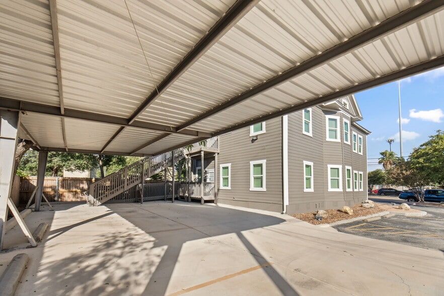 More Photos Of 626 E Quincy St, San Antonio Office For Lease