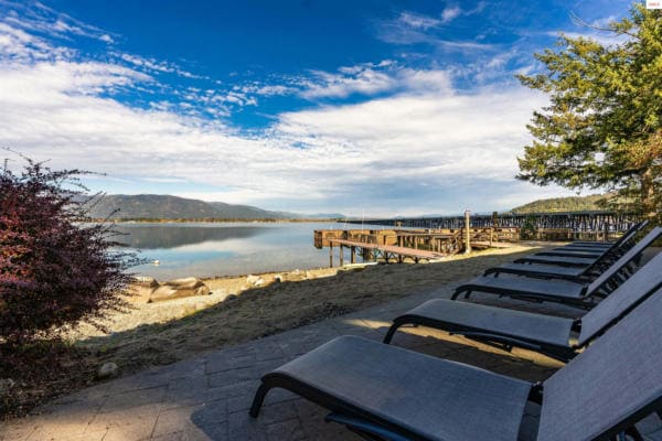 More Photos Of 41-45 Lakeshore Dr, Sagle Hotel For Sale