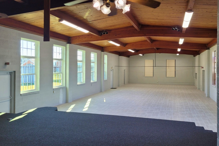More Photos Of 2945 Sunnyvale St, Dallas Religious Facility For Sale