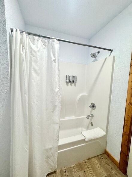 More Photos Of 500 SE Lincoln Rd, Idabel Hotel For Sale