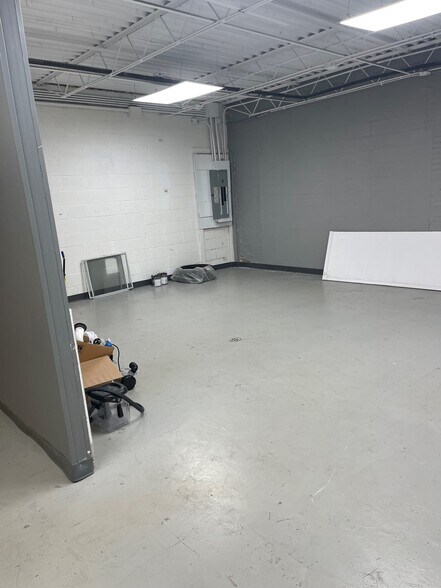 More Photos Of 1405-1409 Wright Blvd, Schaumburg Warehouse For Lease