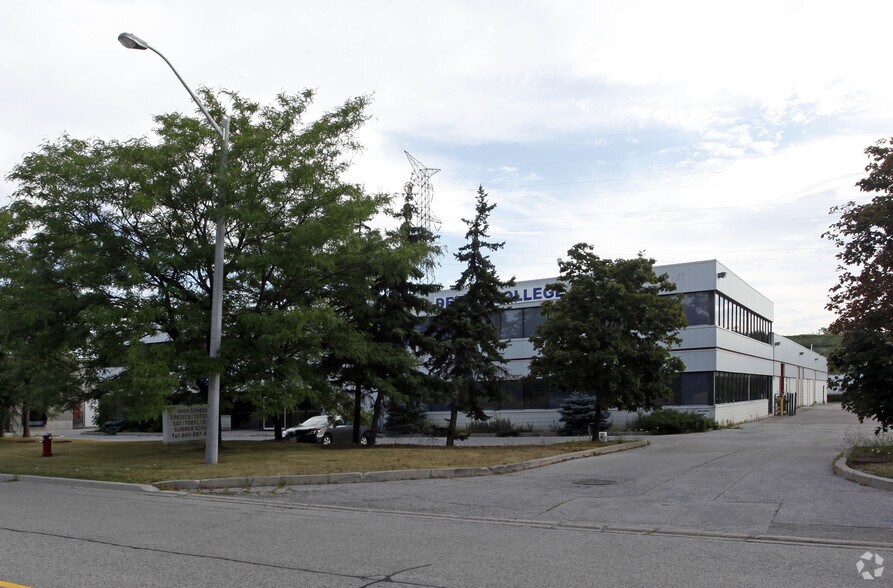 More Photos Of 5889 Coopers Ave, Mississauga Warehouse For Lease