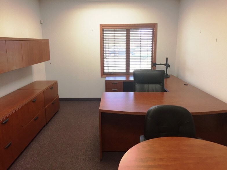More Photos Of 3 Executive Ct, South Barrington Medical For Lease