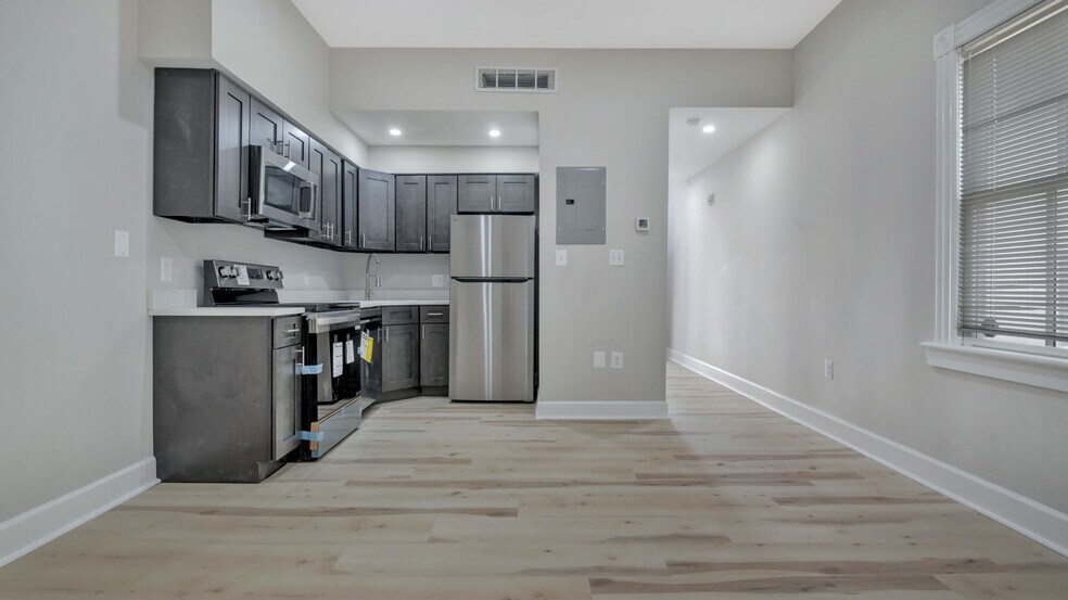 More Photos Of 323 8th St NE, Washington Apartments For Sale
