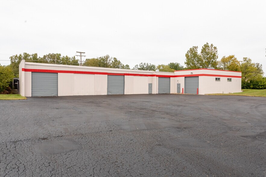 More Photos Of 31666 W Eight Mile Rd, Farmington Hills Manufacturing For Sale