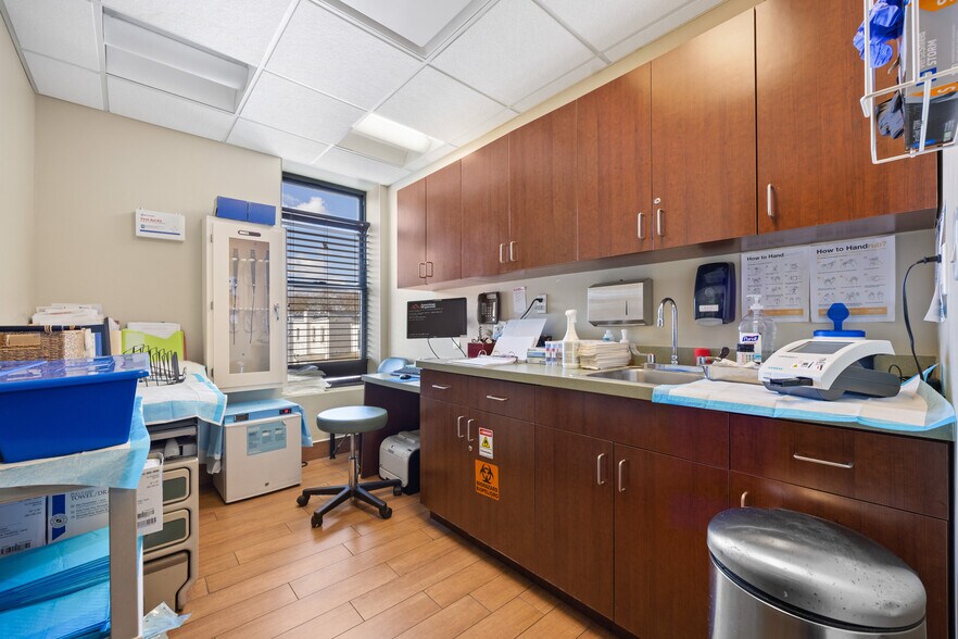 More Photos Of 7210 13th Ave, Brooklyn Medical For Lease