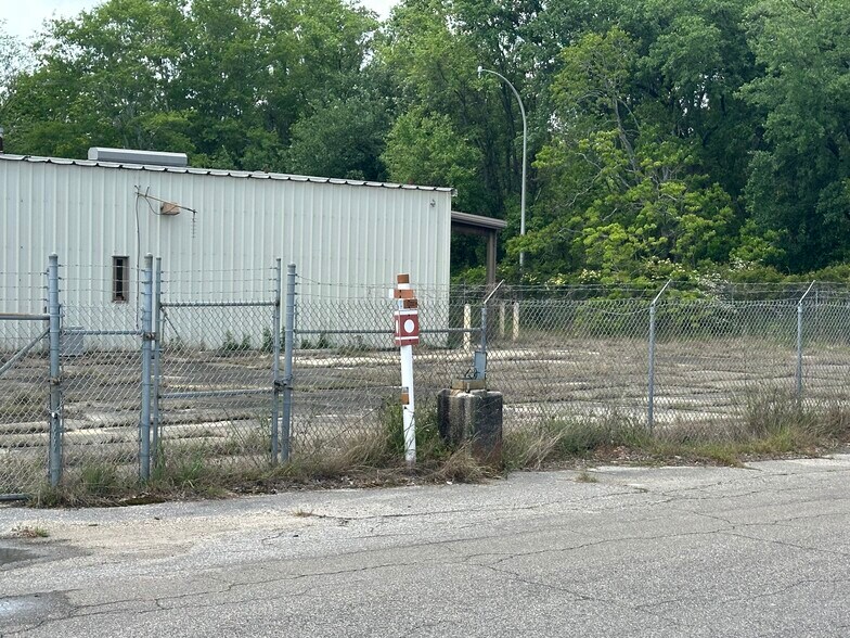 More Photos Of 2909 26th Ave, Gulfport Distribution For Sale