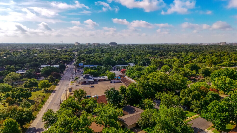 More Photos Of 2825 Hancock Dr, Austin Storefront For Sale