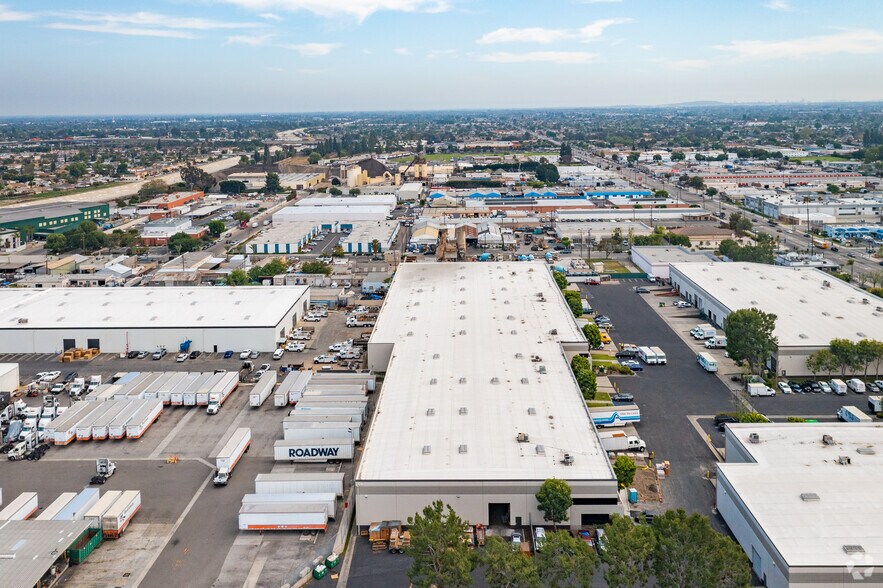 More Photos Of 12020 Woodruff Ave, Downey Warehouse For Lease