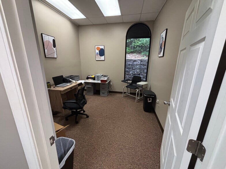 More Photos Of 108 Oak Park Dr, Irmo Office For Lease