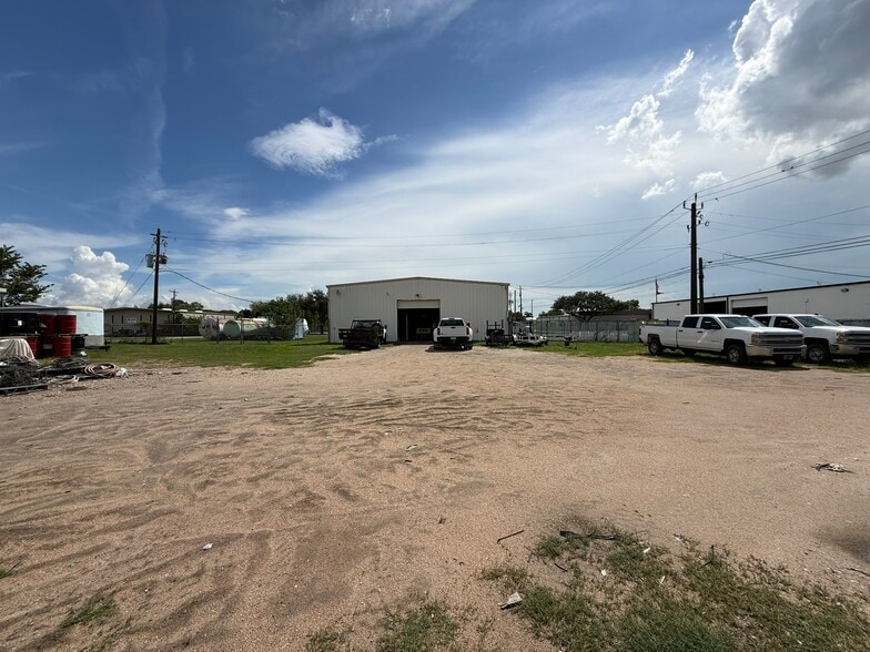 More Photos Of 201 N 16th St, La Porte Industrial For Sale