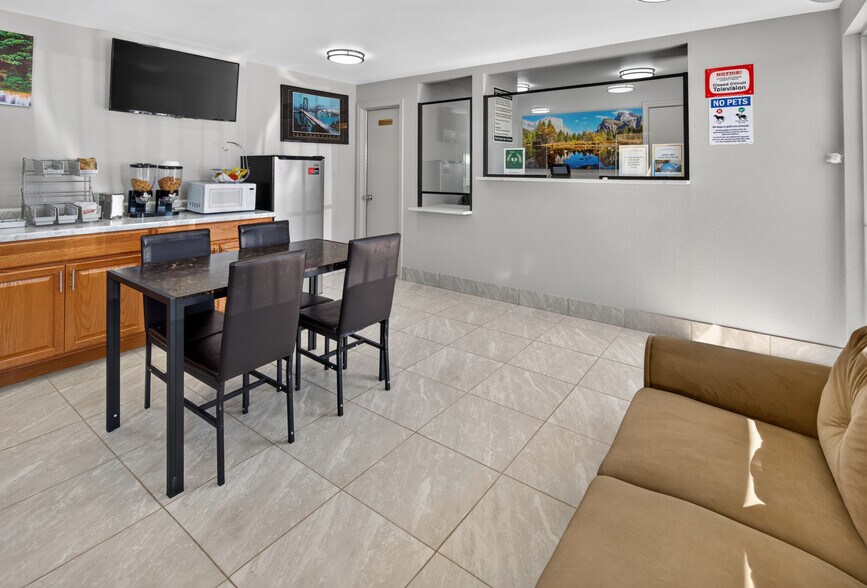 More Photos Of 2111 Whitley Ave, Corcoran Hotel For Sale