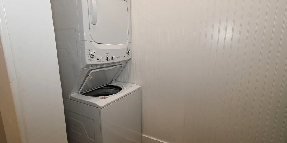 More Photos Of 812 N Main St, Gore Specialty For Sale